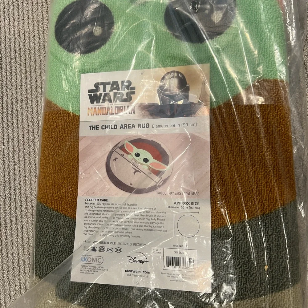 Brand New Round 39 inch Baby Yoda Rug
